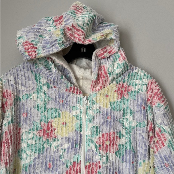 Pastel floral print chenille hooded jacket with a full zip and pockets - Picture 2 of 7